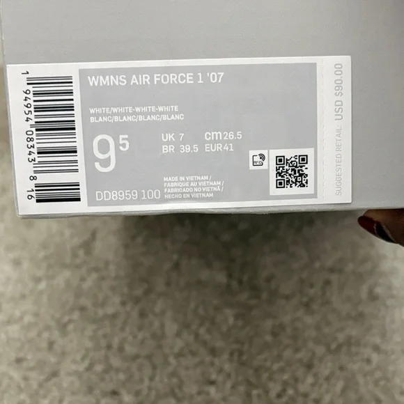 Brand New Stylish White Nike Sneakers- Women's - Picture 7 of 7